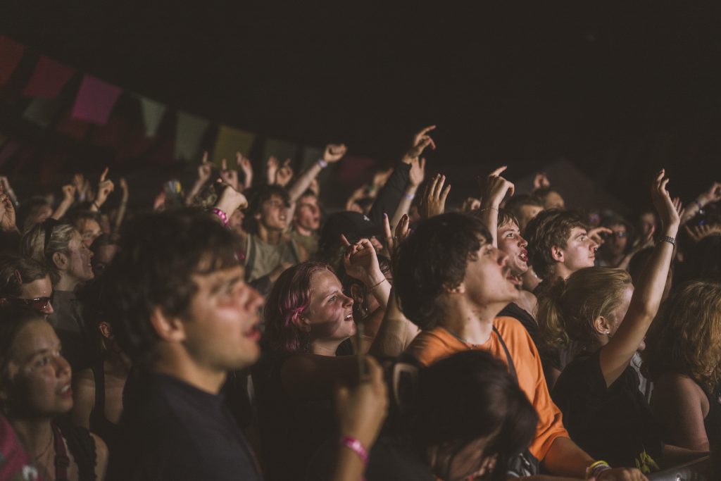 Povaleč se blíží